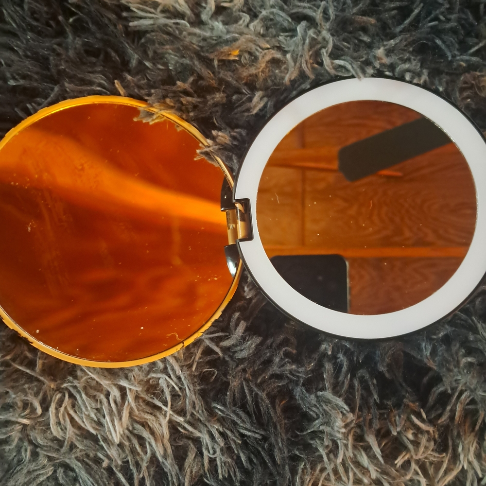 Led Lighted Compact Mirror View 6